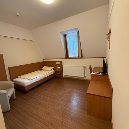 Gaestehaus Schweiklberg Фильсхофен-ан-дер-Донау Экстерьер фото